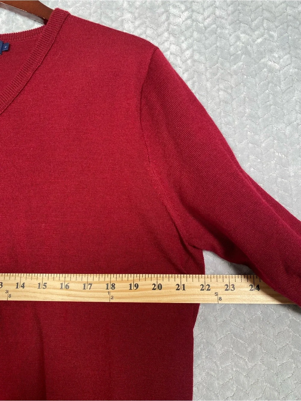 J CREW Mens Sz Large Burgundy Red 100% Merino Wool V Neck Pullover Sweater